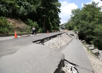 Filipinas evalúa daños y se mantiene en alerta tras el fuerte seísmo