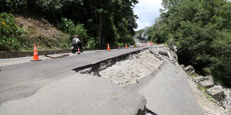 Filipinas evalúa daños y se mantiene en alerta tras el fuerte seísmo