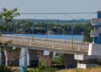 Ucrania bombardeó un puente estratégico de Kherson, la ciudad tomada por tropas rusas