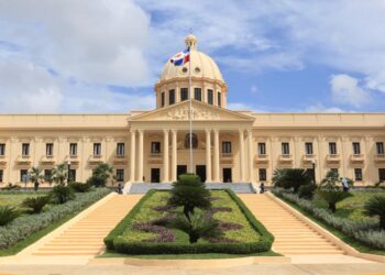 Gobierno dice a médicos que las puertas del Palacio Nacional están abiertas