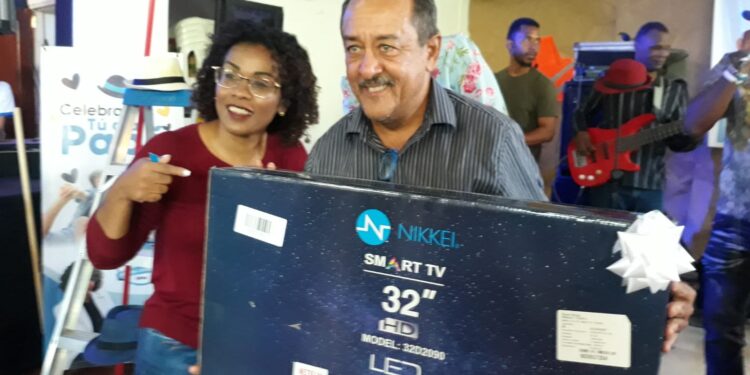 Diputada Fior Daliza Peguero festeja a padres de San Pedro de Macorís