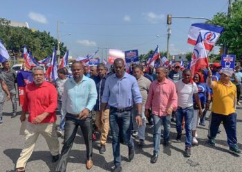 Juan Hubieres: Día de Padre encuentra a miles de choferes en situación de incertidumbre