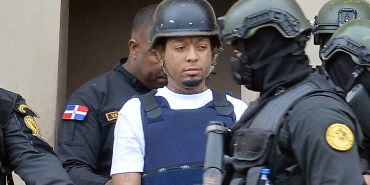 El cantante Rochy RD es llevado nuevamente centro médico