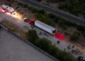 Hallan un tráiler con casi 94 inmigrantes abandonado en una carretera de México