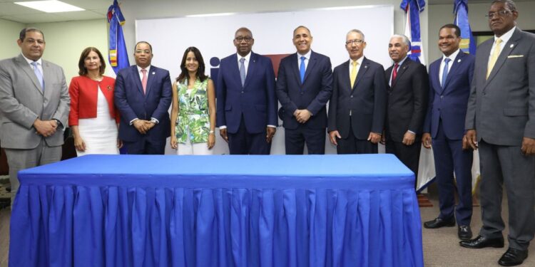 INDOTEL y la UASD firman acuerdo que beneficia a cuatro provincias