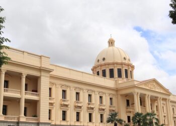 Gobierno dice a médicos que las puertas del Palacio Nacional están abiertas