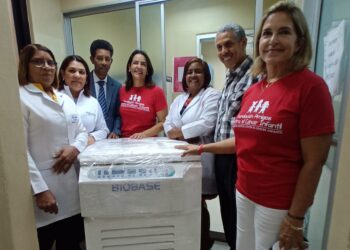 Hospital Robert Reid Cabral recibe equipo de centrífuga refrigerado donó fundación Facci