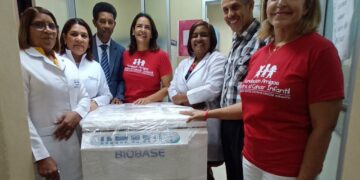 Hospital Robert Reid Cabral recibe equipo de centrífuga refrigerado donó fundación Facci
