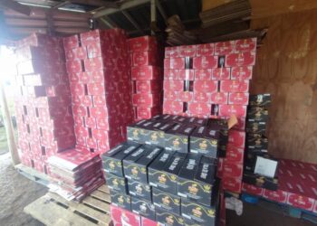 Policía Nacional y Ministerio Público desarticulan laboratorio de bebidas alcohólicas adulteradas en SDN