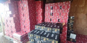 Policía Nacional y Ministerio Público desarticulan laboratorio de bebidas alcohólicas adulteradas en SDN