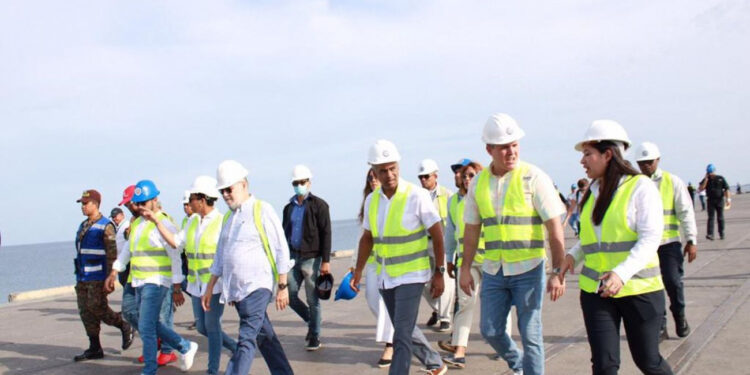 Ministerio de Medio Ambiente realiza recorrido por Monte Cristi