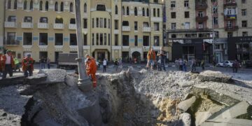 Ciudades cercanas a planta nuclear ucraniana bombardeadas
