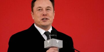 Musk, en Twitter: "Voy a comprar el Manchester United"