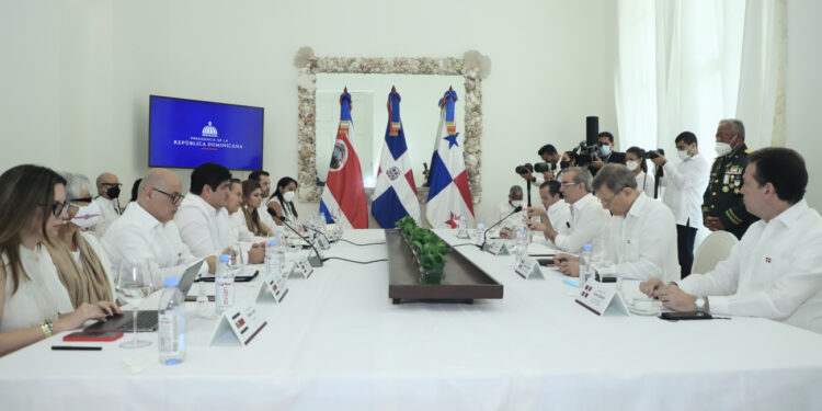 Senador norteamericano Tim Kaine: "RD se consolida como uno de los principales destinos para el desarrollo de inversiones de grandes capitales"