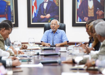 Ministerio de Educación pagará a partir de septiembre aumento del 10 % a técnicos del sistema educativo