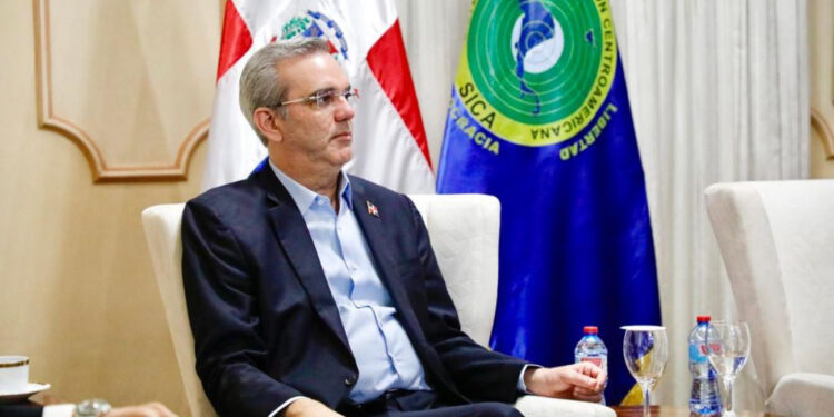 Presidente Abinader encabeza reunión extraordinaria del SICA