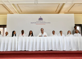 Presidente Abinader se reune con representantes del sector salud en San Cristóbal