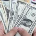 El euro volvió a caer por debajo del dólar ante los temores de una crisis energética en Europa