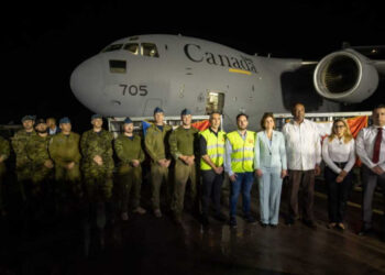 Vicepresidenta recibe personal y equipos de excavación especial desde Canadá para el rescate de mineros