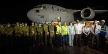 Vicepresidenta recibe personal y equipos de excavación especial desde Canadá para el rescate de mineros