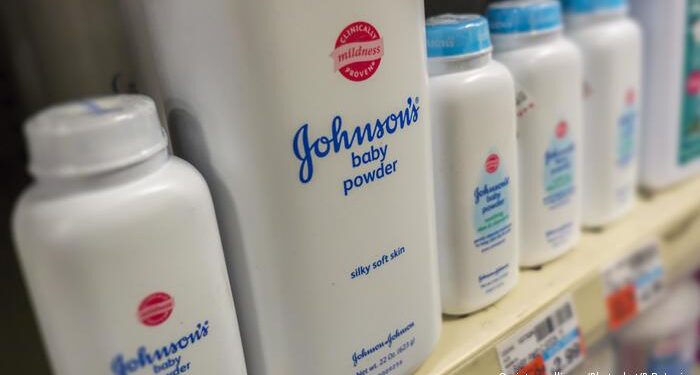 EE. UU.: Johnson & Johnson suspende la venta de sus talcos