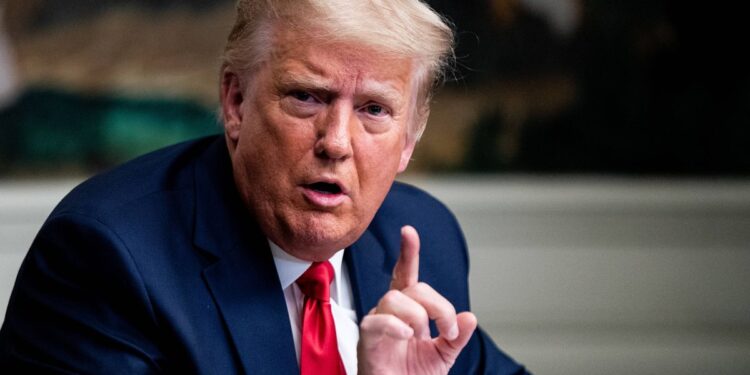 Trump pide la publicación "inmediata" de la orden de registro a su casa