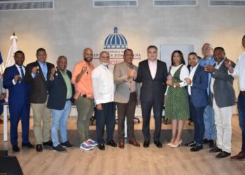 Propeep entrega 13 moto-cargas a alcaldes y directores municipales para mejorar la recogida de residuos sólidos