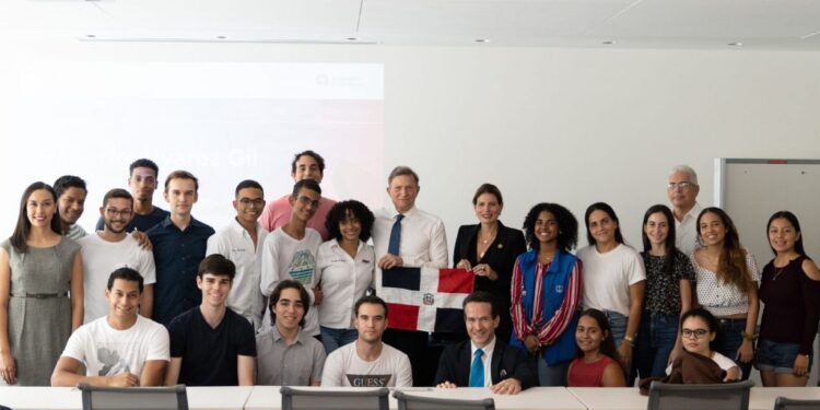 MIREX profundiza acercamientos en educación, comercio, inversión, cultura y fortalece la protección a dominicanos en México