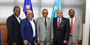 Dirigentes PRM del distrito nacional visitan director de migración.