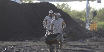 México: buzos militares ingresan a mina para evaluar riesgos
