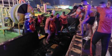 Ferry filipino que transportaba a 82 personas se incendia; 73 rescatados