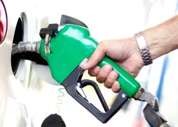 EEUU: Gasolina baja de 4 por dólares por galón tras 5 meses