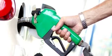 EEUU: Gasolina baja de 4 por dólares por galón tras 5 meses