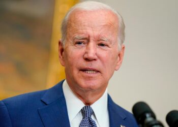 Biden organizará cumbre de unidad contra la violencia alimentada por el odio