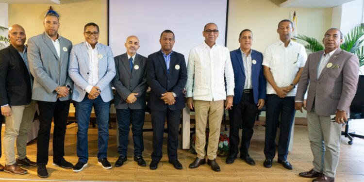 Deligne Ascención juramenta movimiento en apoyo a Luis Abinader