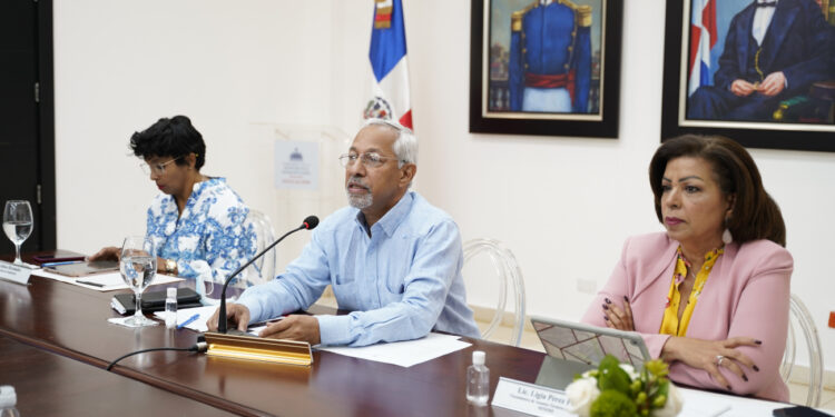 Ministro de Educación presenta al CNE su plan de gestión a favor del aprendizaje