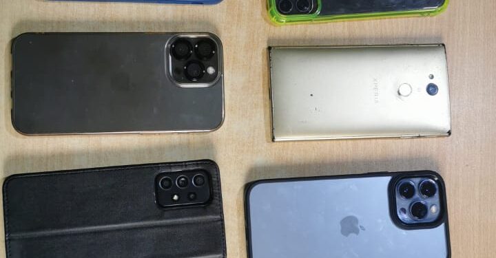 Policía apresa integrantes de banda se dedicaba a contactar personas a través de plataformas digitales