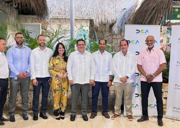 Aeropuerto Internacional de Punta Cana y Aduanas presentan máquina de rayos X de última generación