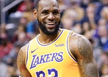 LeBron James renueva con los Lakers por dos años y 97.1 millones