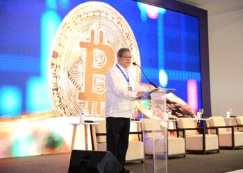 Leonel Fernández dice que tecnología ha provocado revolución financiera global