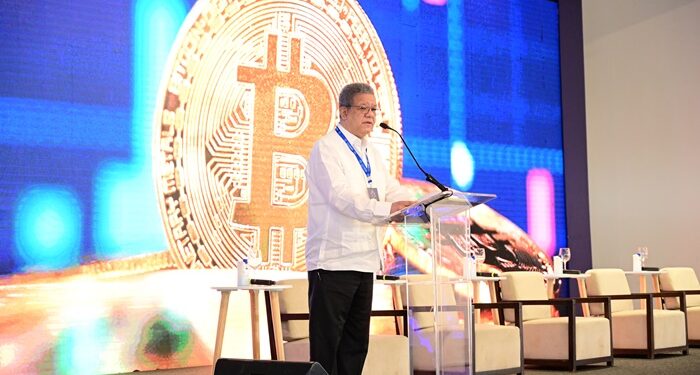 Leonel Fernández dice que tecnología ha provocado revolución financiera global