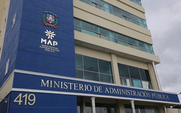 Ministerio de Administración Pública deposita propuesta de reglamento a ley salarial