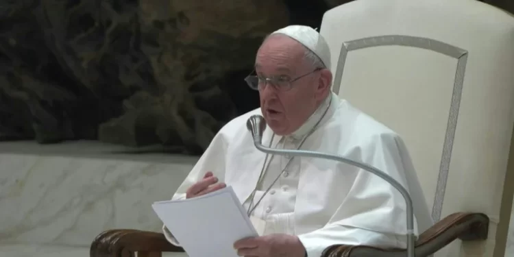 El Papa Francisco calificó como una locura la invasión a Ucrania: “Los inocentes pagan la guerra”