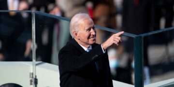 Biden sale de su aislamiento al dar negativo en una segunda prueba de covid