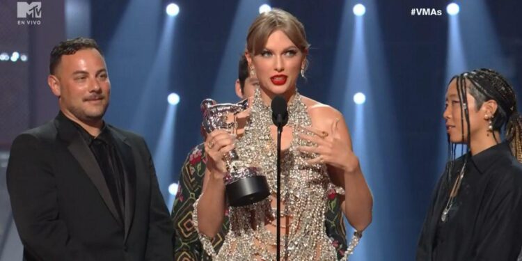 Taylor Swift se impone en unos repartidos MTV VMA con sabor latino y coreano