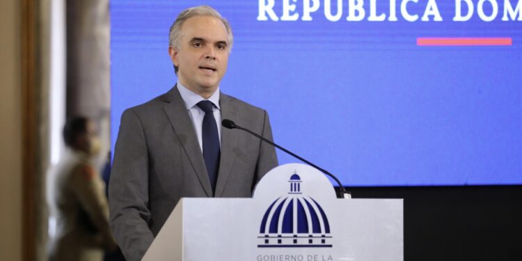 Ministro de Trabajo convoca a sectores para acuerdo sobre ajuste salarial