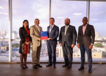 Leonardo Aguilera destaca trascendencia de que Refidomsa obtenga licencia de importación combustibles