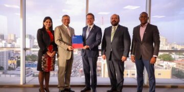 Leonardo Aguilera destaca trascendencia de que Refidomsa obtenga licencia de importación combustibles