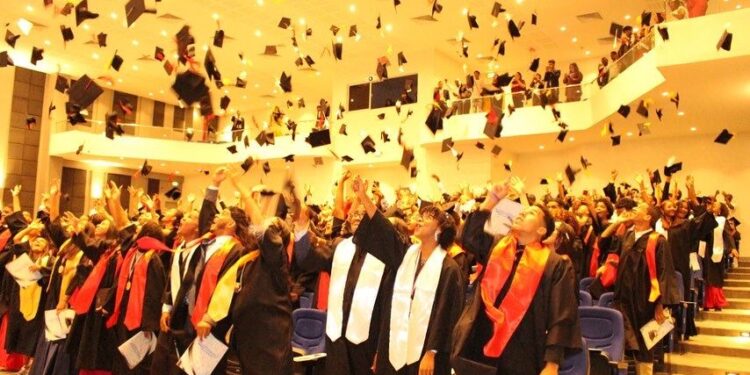 Instituto Policía de Educación celebra el acto de investidura de la XXVII promoción de 218 bachilleres