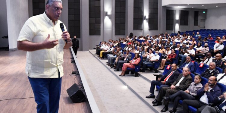 Abinader encabezará este sábado Primer Congreso de Normas Comunitarias